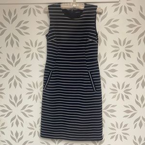 Blue/white sleeveless dress